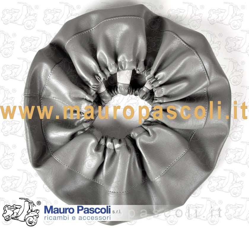 Copriruota aperto in grigio, universale con elastici diametro 8 - 10,vespa.