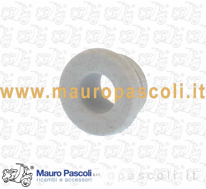 Passacavo grigio per uscita cavi,frizione e gas al tunnel centrale.