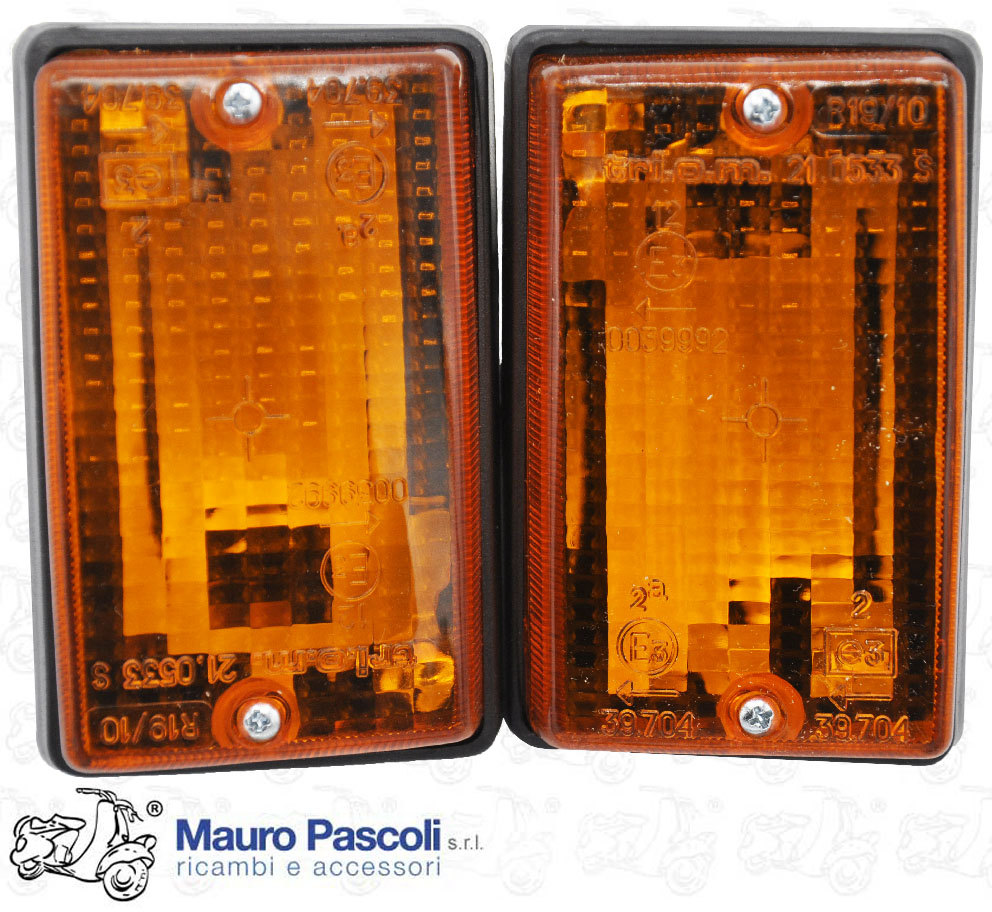 Kit 2 frecce posteriori, marca triom,vespa pk.