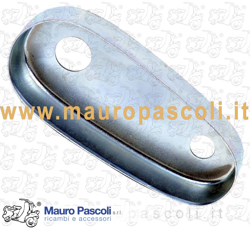 Front wheel hub housing