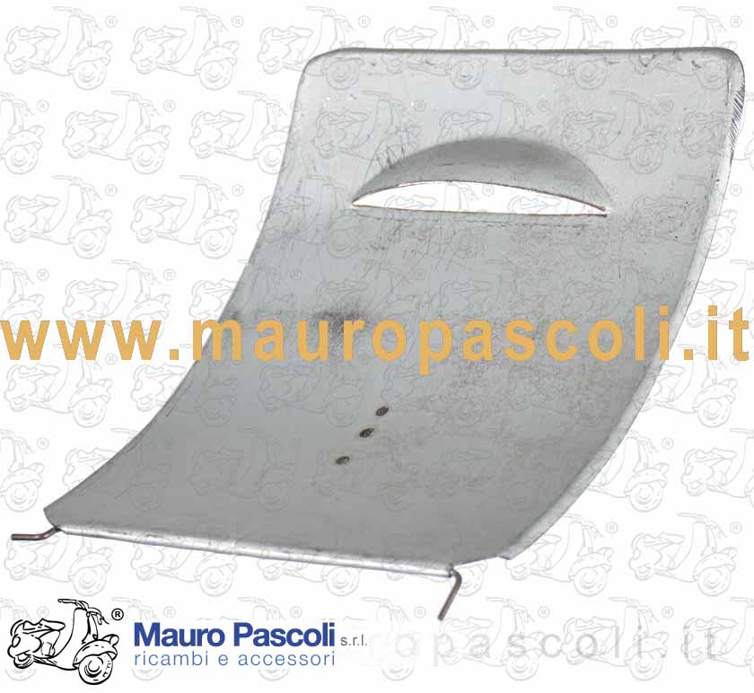 Sportello vano carburatore.