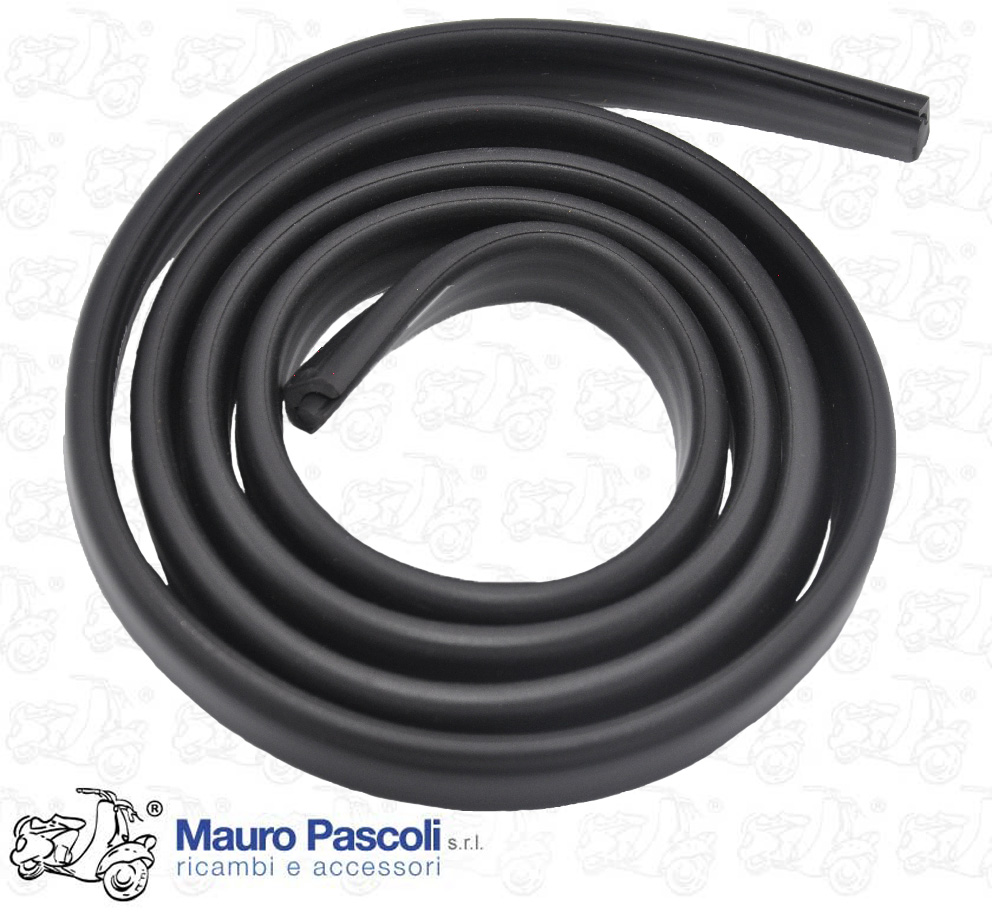 Bordoscudo in profilo di gomma ,colore nero,vespa pk 50 - 125.