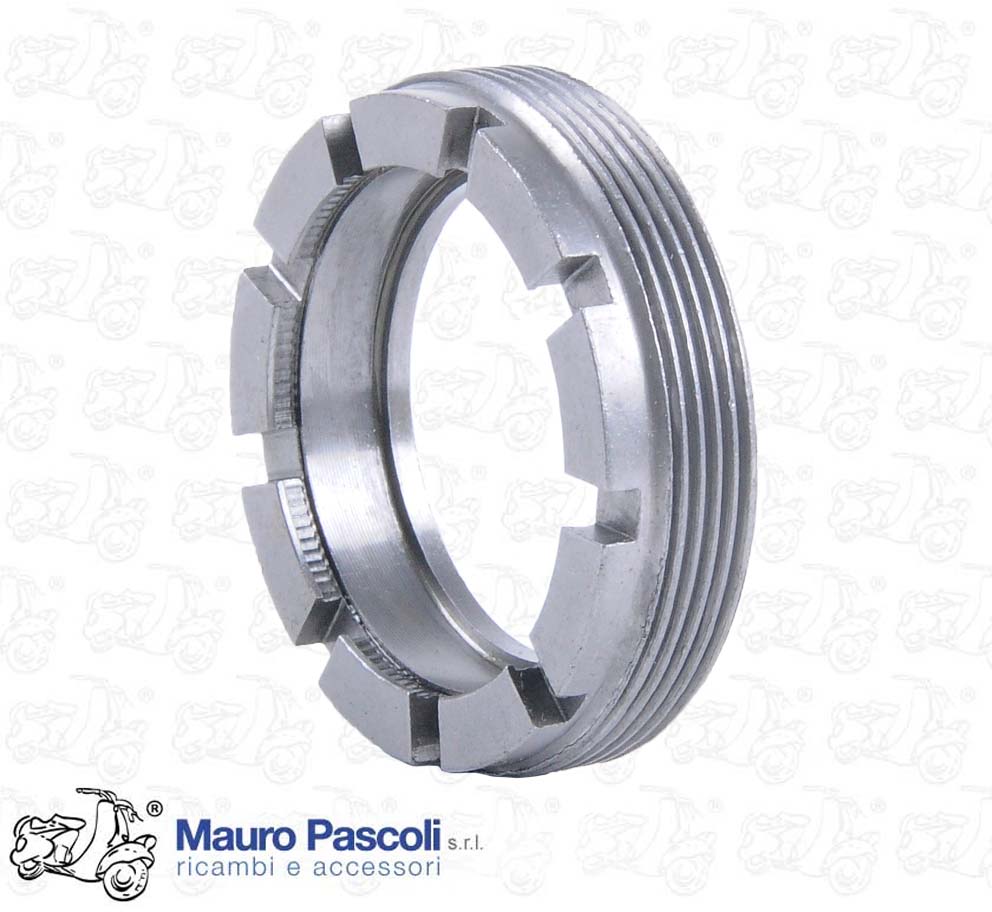 SUPPORT DE ROUE AVEC TAMBOUR DE FREIN ARRIERE.